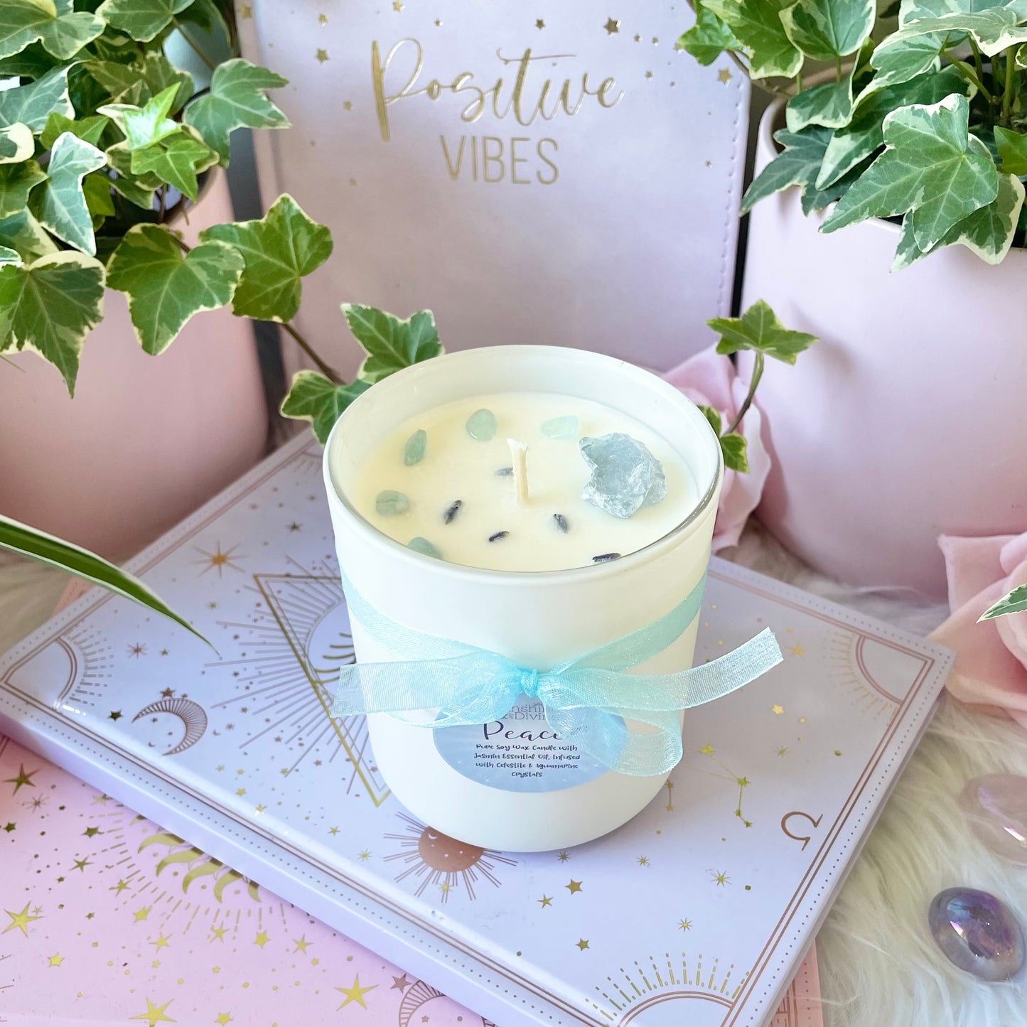Peace Crystal Candle pure soy wax, Jasmine essential oil, Celestite and aquamarine crystals