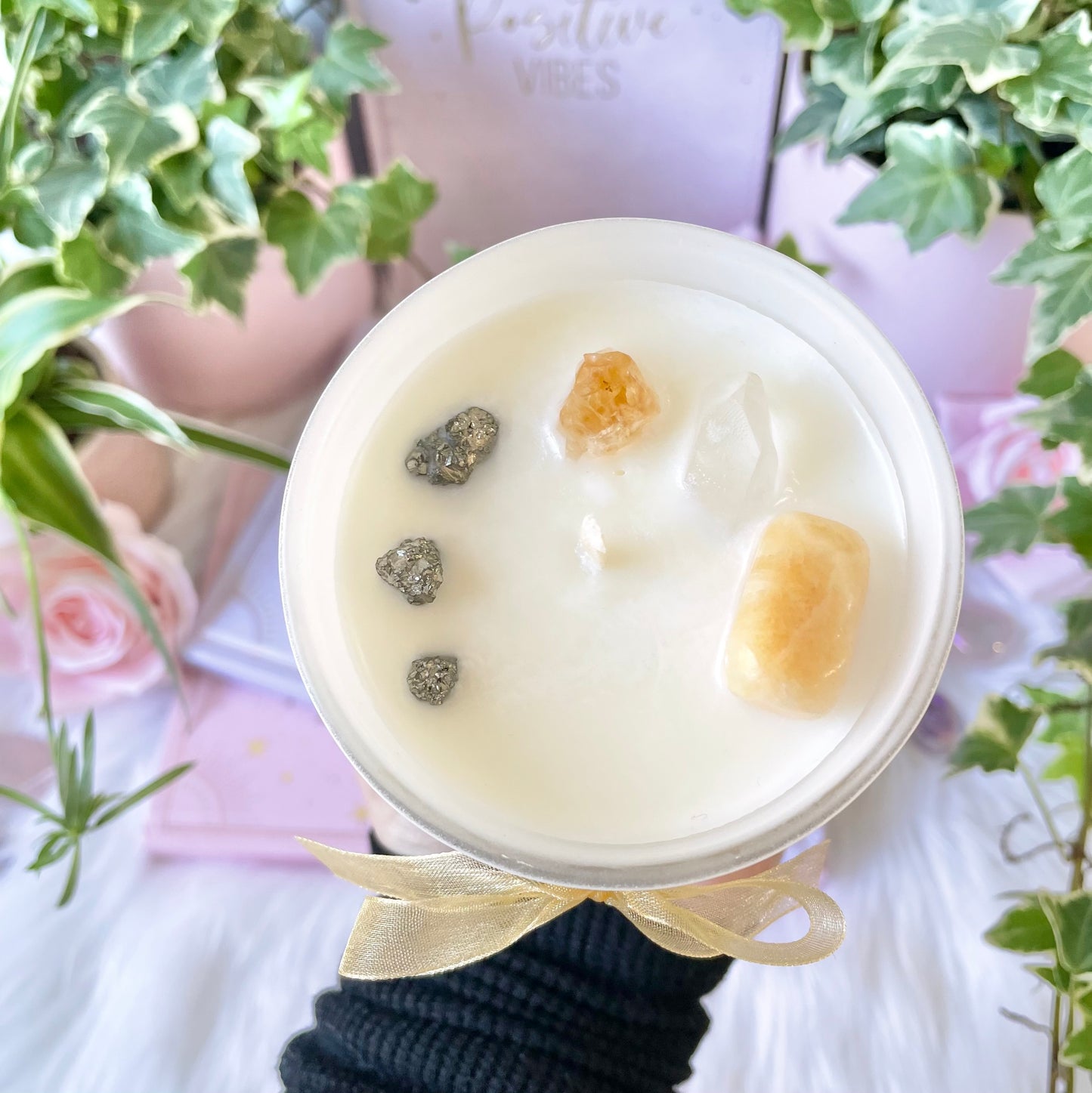 Sunshine crystal candle with soy wax, essential oils of sweet orange, bergamot and lavender, with uplifting crystals orange calcite, citrine and pyrite