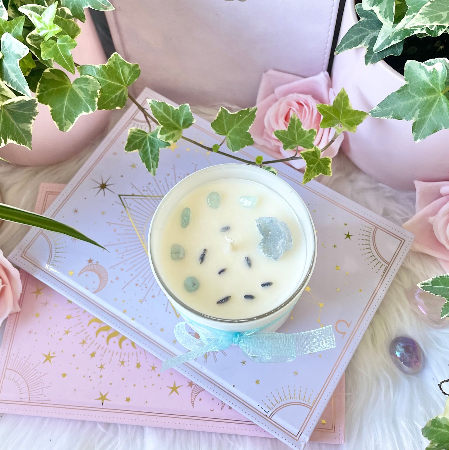 Peace Crystal Candle pure soy wax, Jasmine essential oil, Celestite and aquamarine crystals