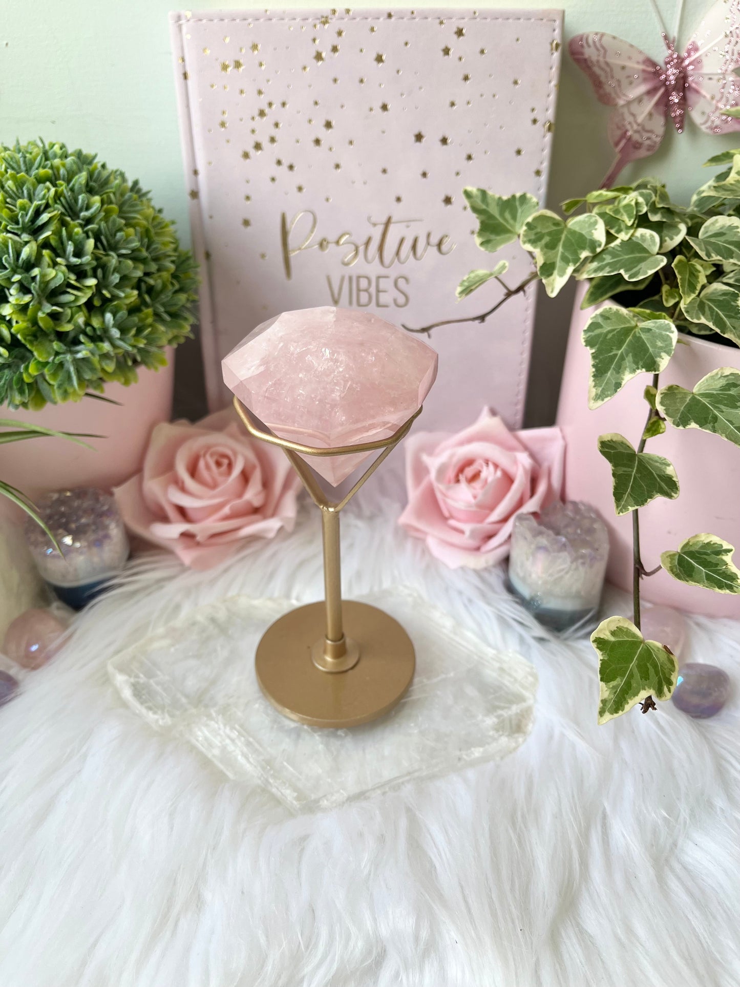 Rose Quartz Diamond 3D on gold stand