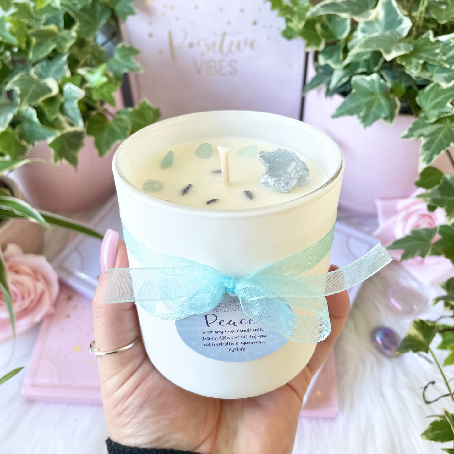 Peace Crystal Candle pure soy wax, Jasmine essential oil, Celestite and aquamarine crystals