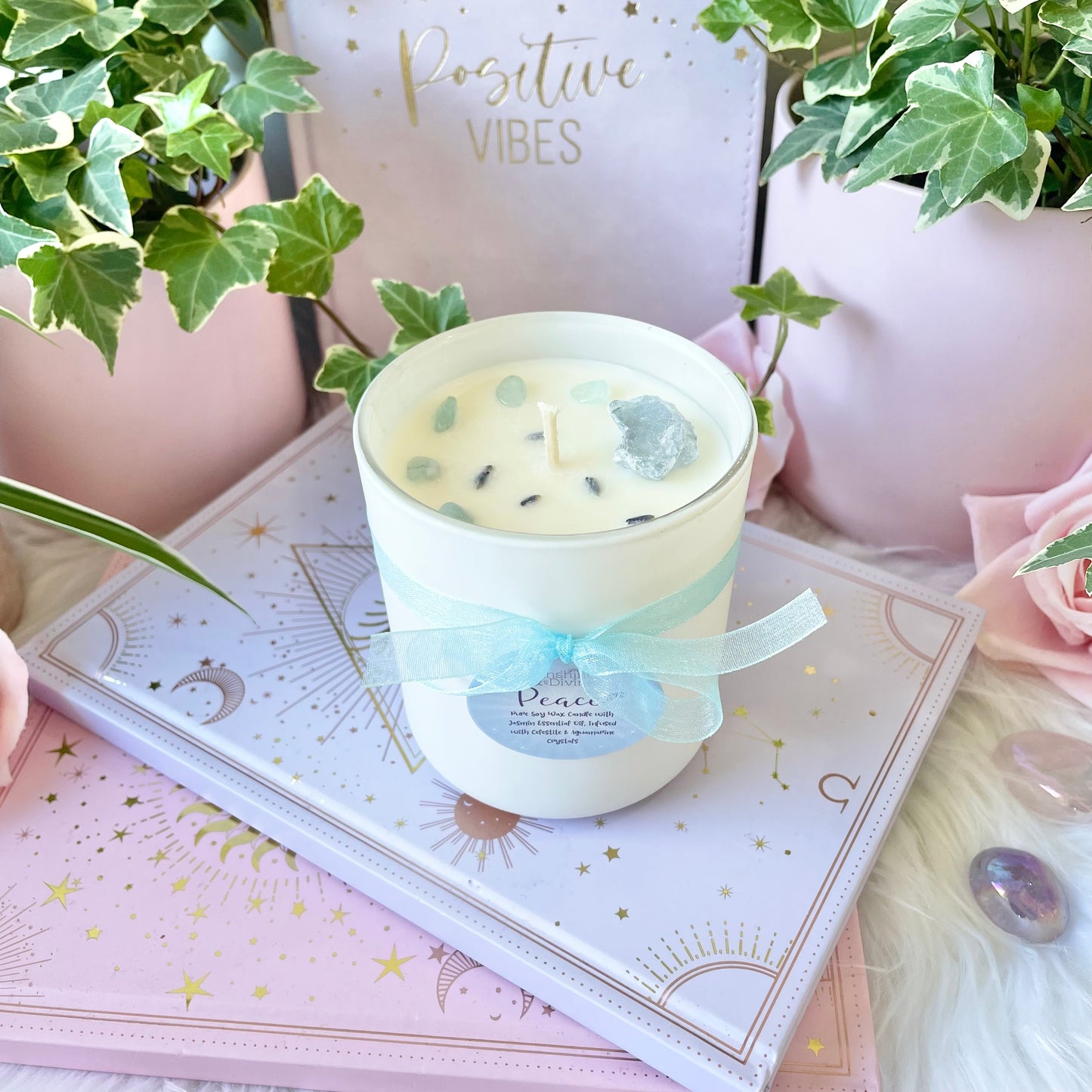 Peace Crystal Candle pure soy wax, Jasmine essential oil, Celestite and aquamarine crystals