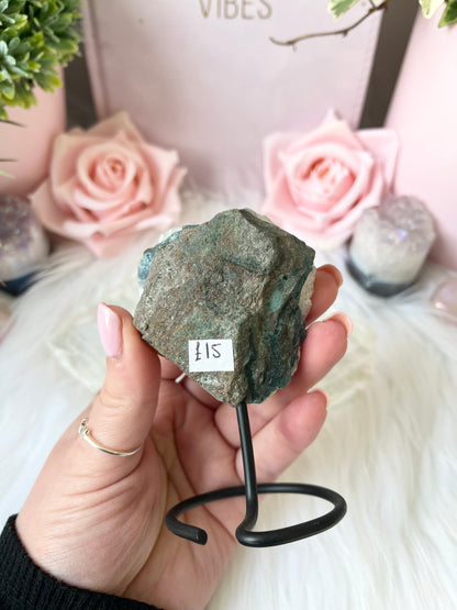 Amethyst Aura Stand B